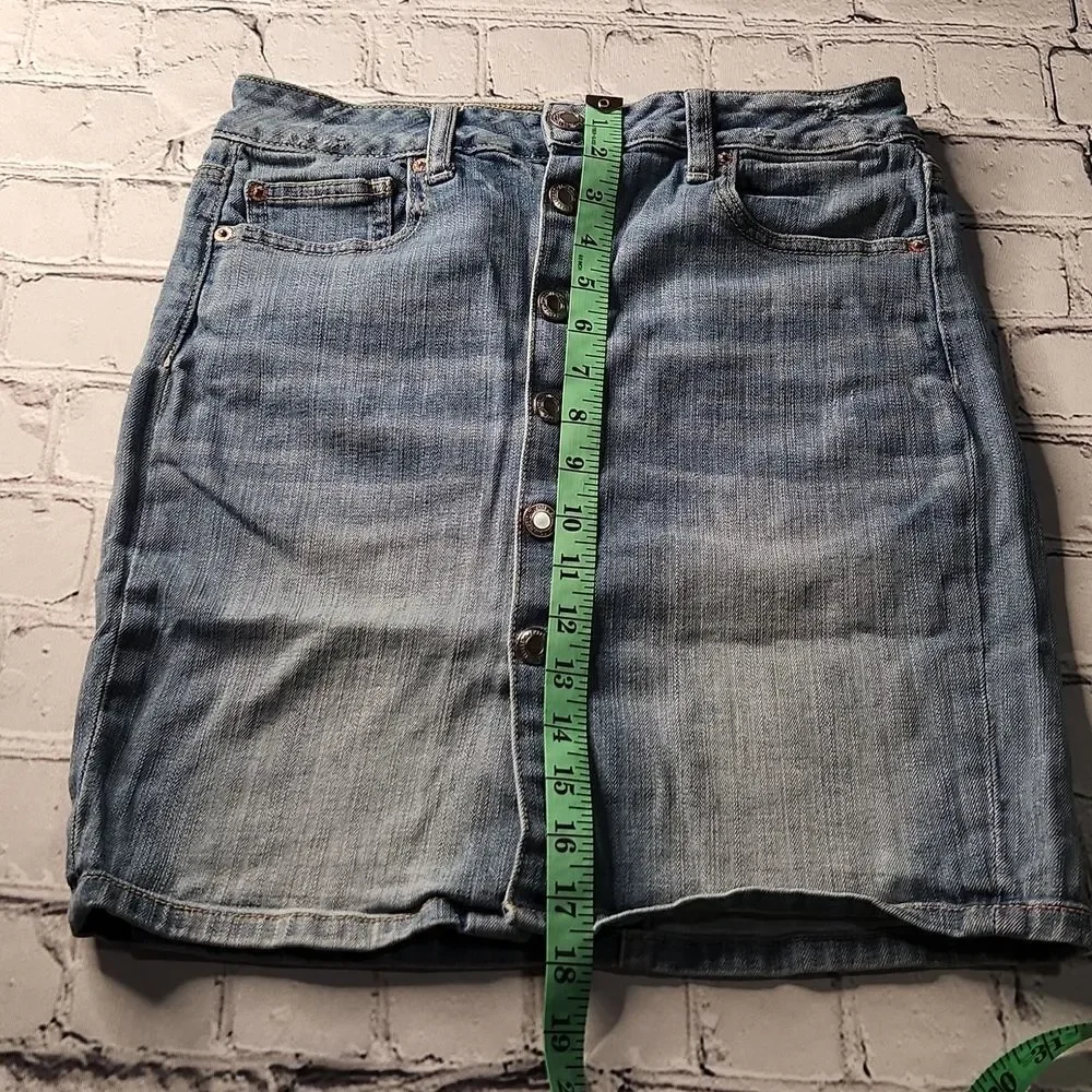 American‎ Eagle Outfitters buttoned jean skirt 6